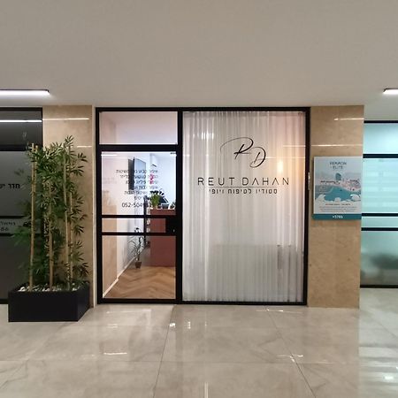 Beach Suite Israel- Best View, Gym, Massage Chair, Low Fee For Off-Site Indoor Pool Spa ביץ סוייט ישראל- נוף ים מאלף, כיסא מסאז, חדר כושר, אפשרות לבריכה מקורה, וספא בתשלום ממש מוזל アシュケロン エクステリア 写真
